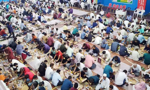 സ്​​നേ​ഹ​വി​രു​ന്നൂ​ട്ടി ഇ​ഫ്താ​ർ സം​ഗ​മ​ങ്ങ​ൾ