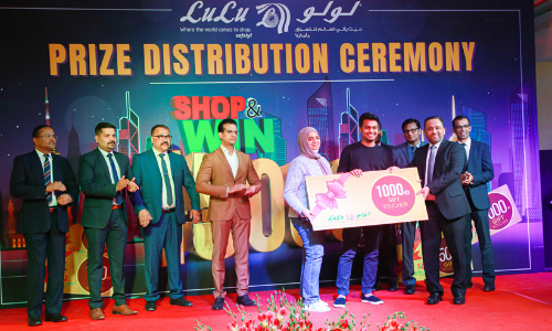 ലു​ലു ഹൈ​പ്പ​ർ മാ​ർ​ക്ക​റ്റ് വൗ​ച്ച​ർ പ്ര​മോ​ഷ​ൻ വി​ജ​യി​ക​ൾ​ക്ക് സ​മ്മാ​നം