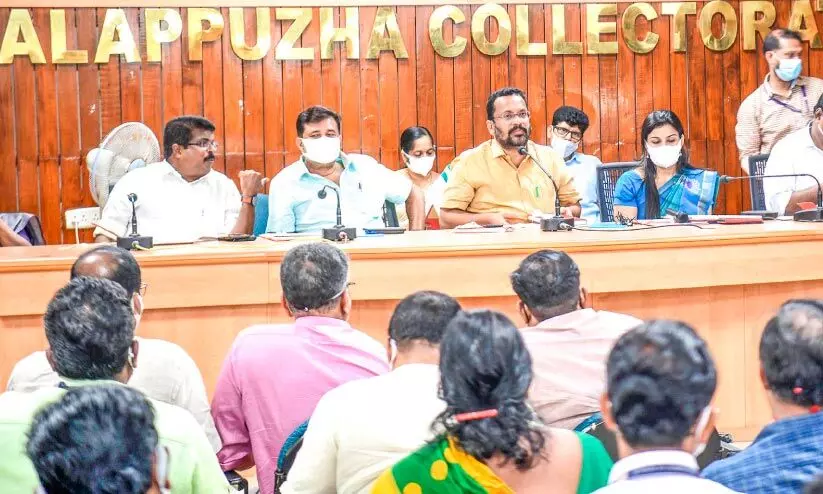 വേനൽമഴയിൽ കൃഷിനാശം: നഷ്ടപരിഹാരത്തിന് അതിവേഗ നടപടി –മന്ത്രി കെ. രാജൻ വേനൽമഴയിൽ കൃഷിനാശം: നഷ്ടപരിഹാരത്തിന് അതിവേഗ നടപടി –മന്ത്രി കെ. രാജൻ