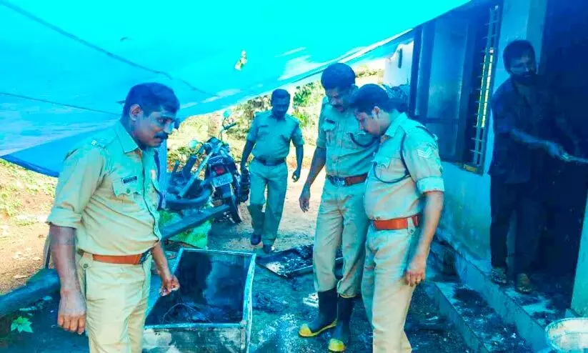 റഫ്രിജറേറ്ററിൽനിന്ന് വീടിന് തീപിടിച്ചു