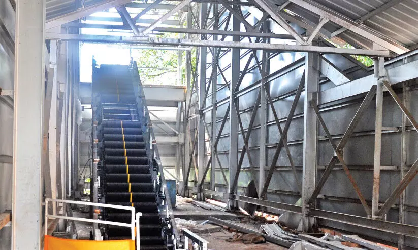 കണ്ണൂർ റെയിൽവേ സ്റ്റേഷൻ എസ്കലേറ്റർ പ്രവൃത്തി ഇഴയുന്നു