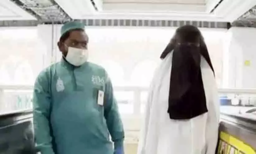 ഇത് വെറുമൊരു ജോലിയല്ല; ഹറമിലെ സേവനത്തിൽ പതിറ്റാണ്ടു പിന്നിട്ട് അഷ്റഫും ഫാത്വിമയും ഇത് വെറുമൊരു ജോലിയല്ല; ഹറമിലെ സേവനത്തിൽ പതിറ്റാണ്ടു പിന്നിട്ട് അഷ്റഫും ഫാത്വിമയും