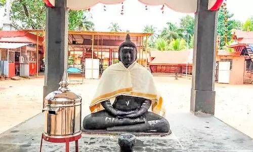 ബുദ്ധ അരചൻ പുത്തരച്ചനായ ഭരണിക്കാവ് ബുദ്ധ അരചൻ പുത്തരച്ചനായ ഭരണിക്കാവ്