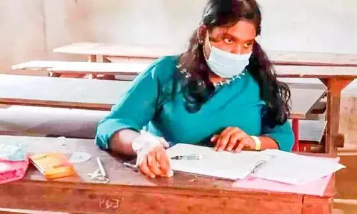 ആംബുലൻസിലെത്തി പരീക്ഷയെഴുതി പത്താംക്ലാസ് വിദ്യാർഥിനി