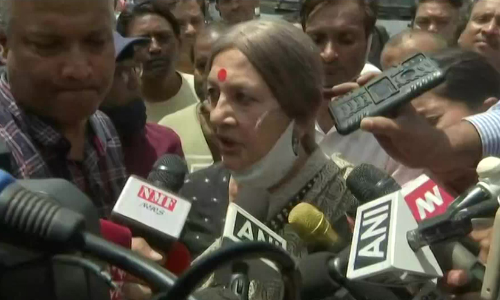 ജഹാംഗീർപുരി: ബി.ജെ.പി ബുൾഡോസറുകൾ ബൃന്ദ കാരാട്ട്​ ഇറങ്ങി തടഞ്ഞു