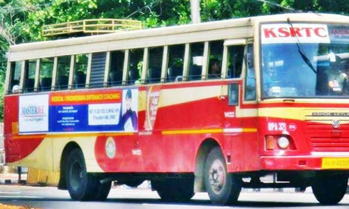 സിഗ്നല്‍ തെറ്റിച്ചുവന്ന കെ.എസ്.ആര്‍.ടി.സി ബസിടിച്ച് വയോധിക മരിച്ചു; ബസ് നിർത്താതെ പോയെന്ന് പരാതി