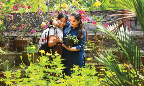 പ്രതിസന്ധികളിൽ തളരാതിരിക്കാൻ നമ്മുടെ പെൺകുട്ടികളെ പ്രാപ്തമാക്കാം, ഇതാ വഴികൾ പ്രതിസന്ധികളിൽ തളരാതിരിക്കാൻ നമ്മുടെ പെൺകുട്ടികളെ പ്രാപ്തമാക്കാം, ഇതാ വഴികൾ