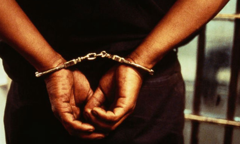 ബിസിനസ് ഓഹരി നൽകാന് മുന് കാമുകിയുടെ സ്വകാര്യചിത്രങ്ങൾ കാണിച്ച് ഭീഷണി; യുവാവ് അറസ്റ്റിൽ ബിസിനസ് ഓഹരി നൽകാന് മുന് കാമുകിയുടെ സ്വകാര്യചിത്രങ്ങൾ കാണിച്ച് ഭീഷണി; യുവാവ് അറസ്റ്റിൽ