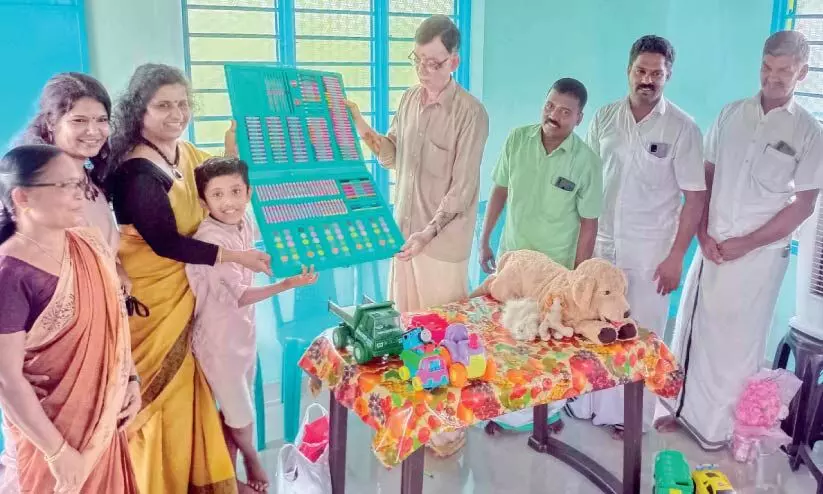 A quarter of a lakh rupees to the Anganwadi London Malayalee family presents toys