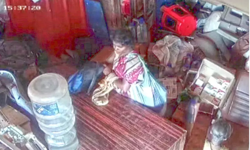 വർക് ഷോപ് ജീവനക്കാരുടെ പണം കവര്ന്ന കേസിൽ പിടിയിൽ വർക് ഷോപ് ജീവനക്കാരുടെ പണം കവര്ന്ന കേസിൽ പിടിയിൽ