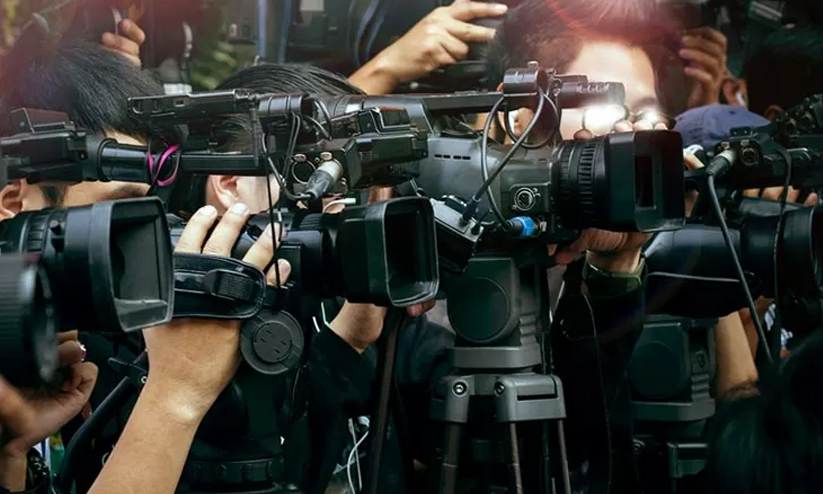 മാധ്യമങ്ങളിലെ യുദ്ധ വ്യവസായികൾ മാധ്യമങ്ങളിലെ യുദ്ധ വ്യവസായികൾ