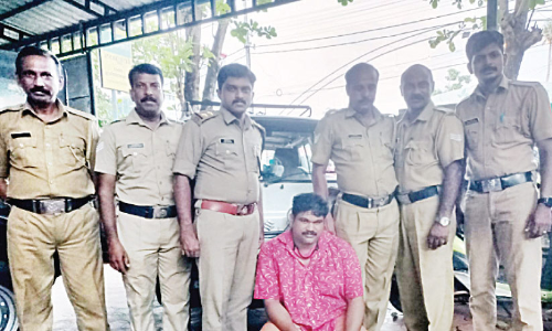 ഓംനിയിൽ കടത്തിയ 48 ലിറ്റർ മദ്യം പിടികൂടി