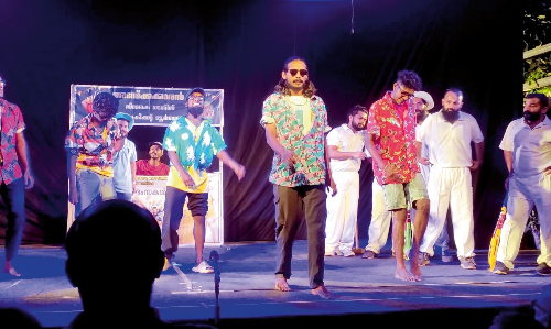 അരങ്ങുണർത്തുന്ന അലിവാർന്ന അറിവ്