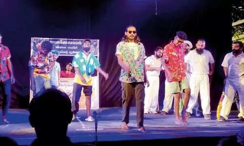 അരങ്ങുണർത്തുന്ന അലിവാർന്ന അറിവ്