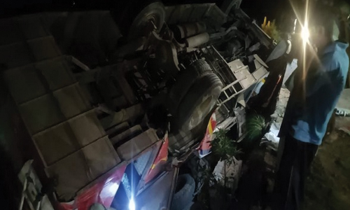 ജമ്മു കശ്മീരിൽ ബസ് മറിഞ്ഞ് രണ്ടുപേർ മരിച്ചു; 25 പേർക്ക് പരിക്ക്