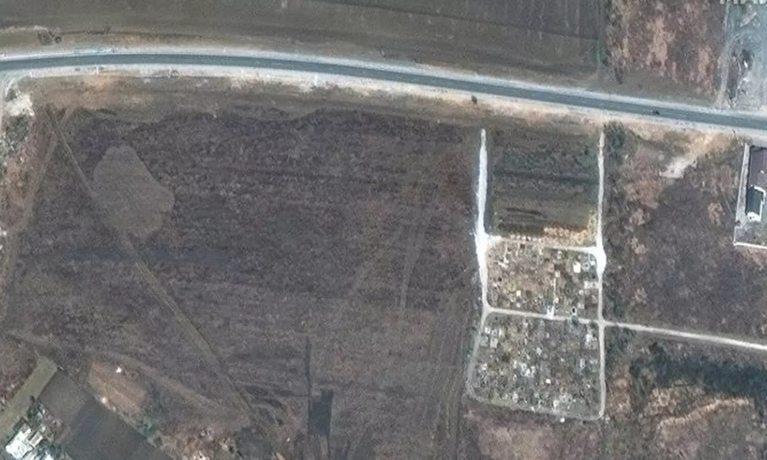 മരിയുപോളിൽ കൂട്ടക്കുഴിമാടങ്ങൾ; 9,000 സാധാരണക്കാരെ റഷ്യ കുഴിച്ചുമൂടിയെന്ന് യുക്രെയ്ൻ