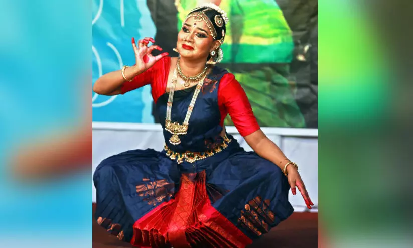 ഒടുവിൽ മൻസിയ കോഴിക്കോട്ട് നൃത്തമാടി