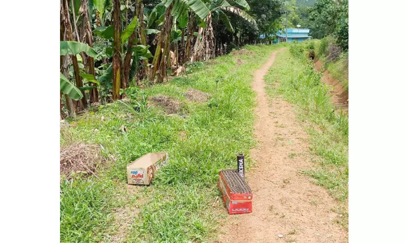 രാത്രിയിൽ മദ്യപാനവും പടക്കം പൊട്ടിക്കലും വിദ്യാർഥികൾക്ക് ബുദ്ധിമുട്ടാകുന്നു