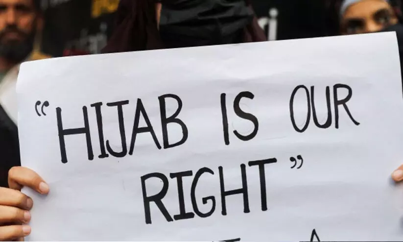 ഹാളിൽ ഹിജാബ് അനുവദിച്ചില്ല; വിദ്യാർഥിനികൾ പരീക്ഷ ബഹിഷ്കരിച്ചു