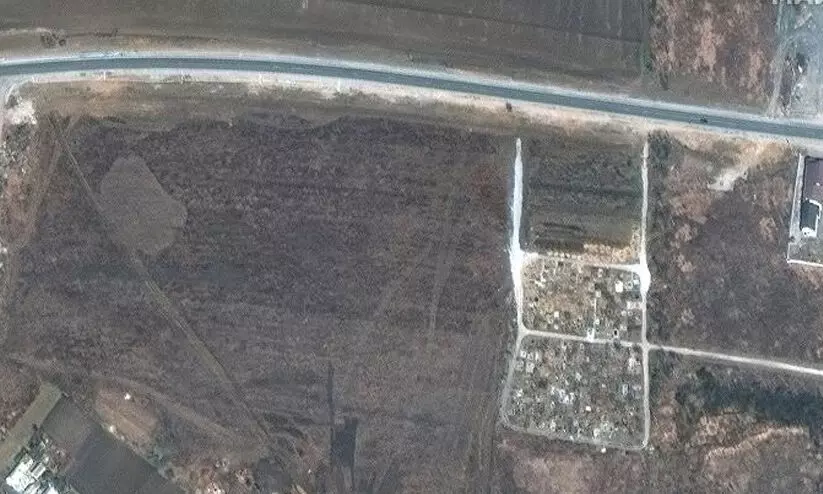 മരിയുപോളിൽ കൂട്ടക്കുഴിമാടങ്ങൾ; 9,000 സാധാരണക്കാരെ റഷ്യ കുഴിച്ചുമൂടിയെന്ന് യുക്രെയ്ൻ