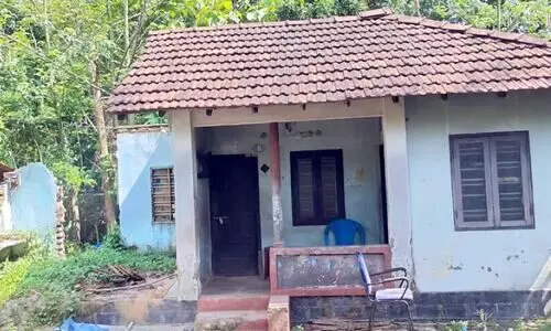 അരൂരിലെ കോളനികളിൽ അറുതിയില്ലാത്ത ദുരിതം അരൂരിലെ കോളനികളിൽ അറുതിയില്ലാത്ത ദുരിതം