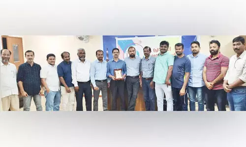 മു​ഹ​മ്മ​ദ് എ​റി​യാ​ടി​ന് യാ​ത്ര​യ​യ​പ്പ് ന​ൽ​കി