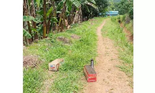 രാത്രിയിൽ മദ്യപാനവും പടക്കം പൊട്ടിക്കലും വിദ്യാർഥികൾക്ക് ബുദ്ധിമുട്ടാകുന്നു