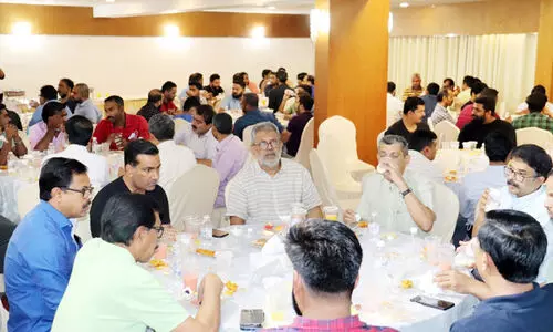 സാ​രി​മൊ​ബൈ​ൽ ആ​പ്ലി​ക്കേ​ഷ​ൻ സൗ​ഹൃ​ദ ഇ​ഫ്താ​ർ