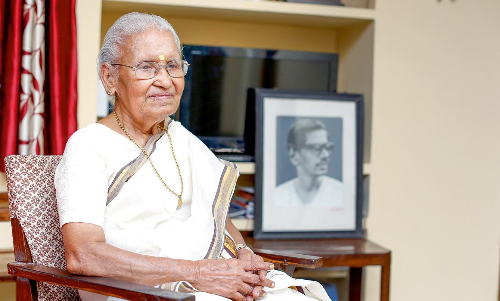 ഞാൻ കവിയുടെ ആദ്യ വായനക്കാരി മാത്രം; ശ്രീദേവി കക്കാട് സംസാരിക്കുന്നു