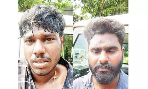 ഹഷീഷ് ഓയിലുമായി രണ്ടു യുവാക്കൾ പിടിയിൽ ഹഷീഷ് ഓയിലുമായി രണ്ടു യുവാക്കൾ പിടിയിൽ