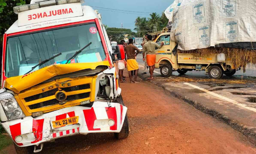 ആംബുലൻസും ടെമ്പോ വാൻ തമ്മിൽ കൂട്ടിയിടിച്ച് അപകടം