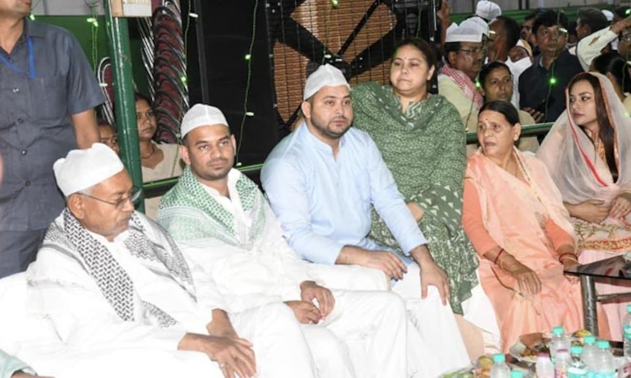 തേജസ്വി യാദവിന്റെ ഇഫ്താറിൽ പങ്കെടുത്ത് നിതീഷ് കുമാർ; ബി.ജെ.പിക്ക് മുന്നറിയിപ്പെന്ന് തേജസ്വി യാദവിന്റെ ഇഫ്താറിൽ പങ്കെടുത്ത് നിതീഷ് കുമാർ; ബി.ജെ.പിക്ക് മുന്നറിയിപ്പെന്ന്