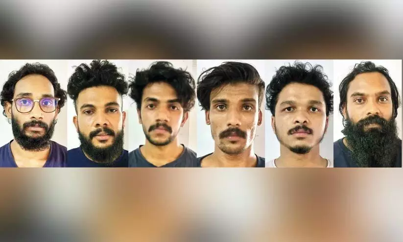 ആയുധങ്ങളും മയക്കുമരുന്നുമായി ആറംഗ സംഘം പിടിയിൽ ആയുധങ്ങളും മയക്കുമരുന്നുമായി ആറംഗ സംഘം പിടിയിൽ