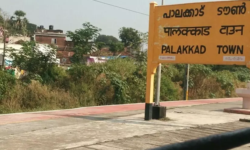 പാലക്കാട് നിരോധനാജ്ഞ 28 വരെ നീട്ടി പാലക്കാട് നിരോധനാജ്ഞ 28 വരെ നീട്ടി