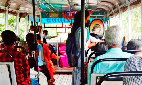 ബസുകളിൽ വിദ്യാർഥികൾക്ക് ഇരിപ്പിട വിലക്ക്