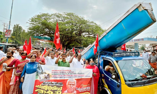 കടലിനക്കരെ പോണോർക്ക് കടലോളം ദുരിതം