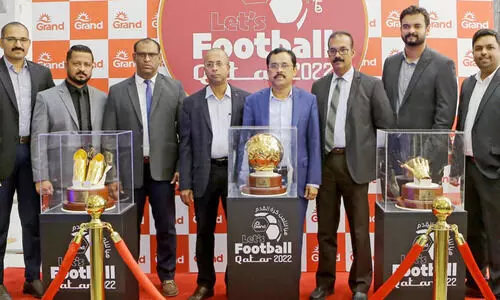 സ്വ​ർ​ണ പ​ന്തും ബൂ​ട്ടും ഗ്ലൗ​സു​മാ​യി ഗ്രാ​ൻ​ഡ്​ ഹൈ​പ്പ​ർ മാ​ർ​ക്ക​റ്റി​ന്‍റെ ലോ​ക​ക​പ്പ്​ ആ​ഘോ​ഷം