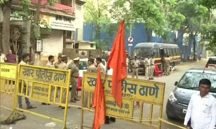 മുഖ്യമന്ത്രിയുടെ വീടിന് മുന്നിൽ ഹനുമാൻ ചാലിസ ചൊല്ലുമെന്ന് എം.പി-എം.എൽ.എ ദമ്പതികൾ; നല്ല പ്രസാദം തരുമെന്ന് ശിവസേന