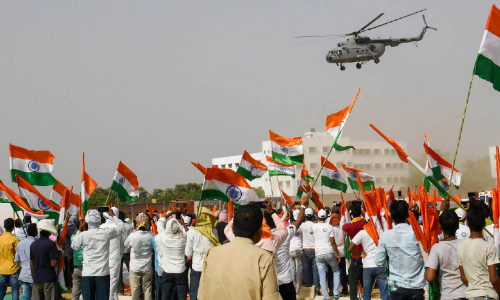 ഗിന്നസ് റെക്കോഡ് ലക്ഷ്യം; വാനിൽ പറന്ന് 77,700 ദേശീയ പതാകകൾ