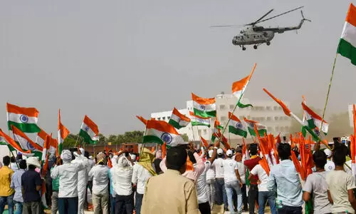 ഗിന്നസ് റെക്കോഡ് ലക്ഷ്യം; വാനിൽ പറന്ന് 77,700 ദേശീയ പതാകകൾ