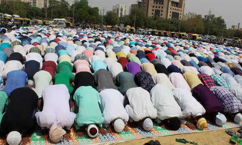 റോഡിൽ നമസ്കരിച്ചു; ആഗ്രയിൽ 153 പേർക്കെതിരെ കേസ്