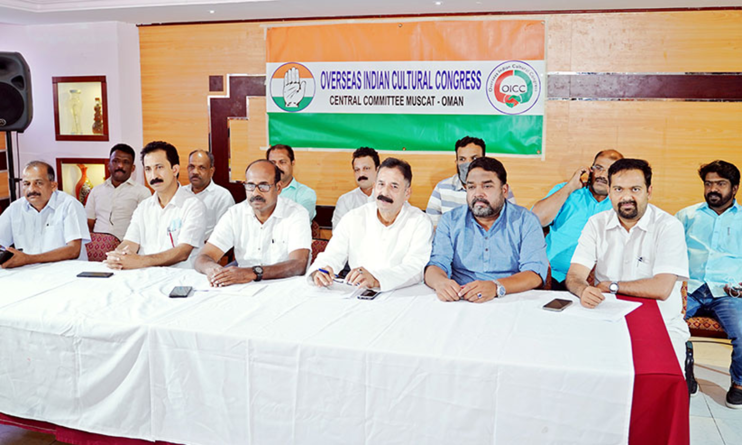 അ​ഡ്‌​ഹോ​ക് ക​മ്മി​റ്റി​ക്ക്​​ ഏ​കാ​ധി​പ​ത്യ നി​ല​പാ​ട്​ -ഒ.​​ഐ.​സി.​സി മു​ൻ ഭാ​ര​വാ​ഹി​ക​ൾ