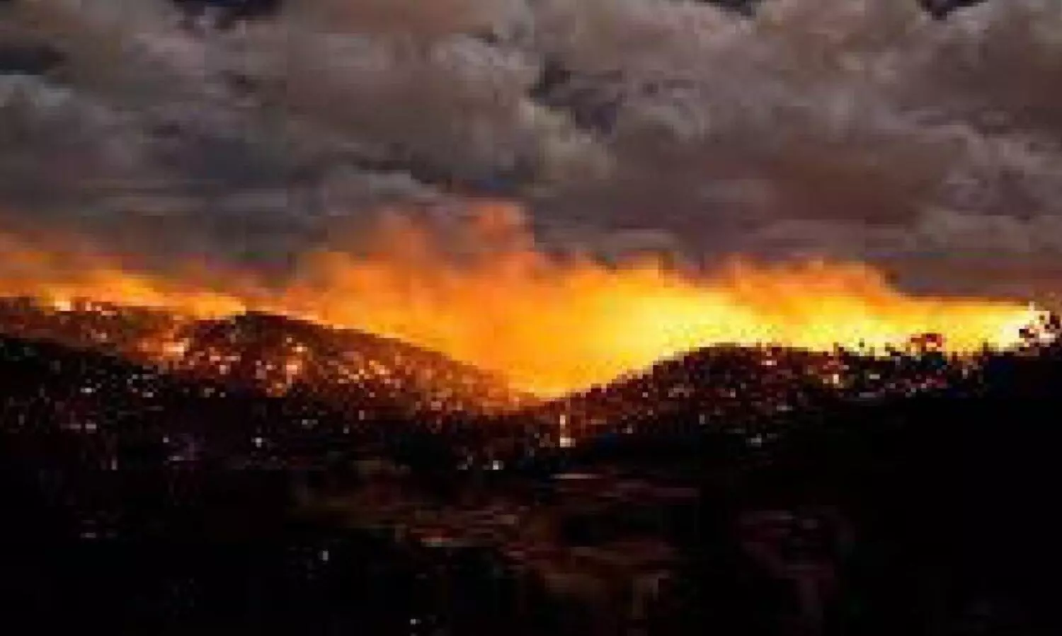 കാ​ട്ടു​തീ; ന്യൂ ​മെ​ക്സി​കോ​യി​ൽ ആ​യി​ര​ങ്ങ​ളെ ഒ​ഴി​പ്പി​ച്ചു