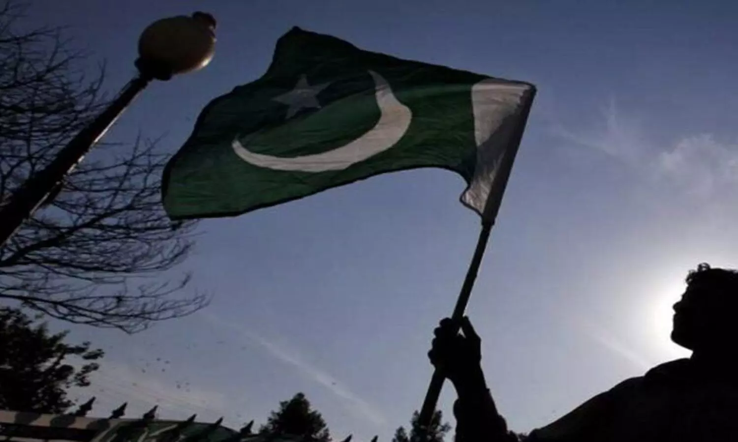 ശ​ഹ്ബാ​സ് ശ​രീ​ഫി​ന്റെ പേ​ര് രാ​ജ്യം വി​ടാ​ൻ വി​ല​ക്കു​ള്ള​വ​രു​ടെ പ​ട്ടി​ക​യി​ൽ​നി​ന്ന് നീ​ക്കി