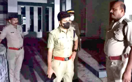 വീടിനു നേരെ ആക്രമണം: പിണറായിയിൽ പൊലീസ് സുരക്ഷ ശക്തമാക്കി വീടിനു നേരെ ആക്രമണം: പിണറായിയിൽ പൊലീസ് സുരക്ഷ ശക്തമാക്കി