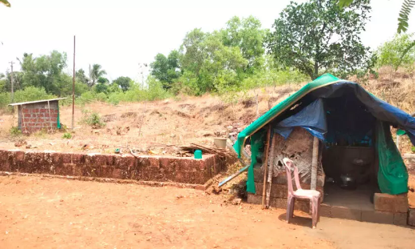 കുടിവെള്ളം മുതൽ കിടപ്പാടം വരെ; ദുരിതങ്ങൾക്കുനടുവിൽ എ.സി നഗർ കോളനി കുടിവെള്ളം മുതൽ കിടപ്പാടം വരെ; ദുരിതങ്ങൾക്കുനടുവിൽ എ.സി നഗർ കോളനി