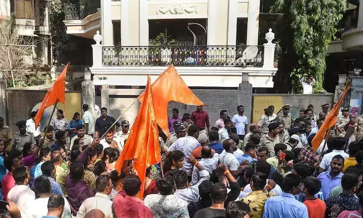 മാതോശ്രീയിൽ തൊട്ടുകളിക്കരുതെന്ന് ശിവസേന; രാവണ രാജ് ആണെന്ന് ബി.ജെ.പി