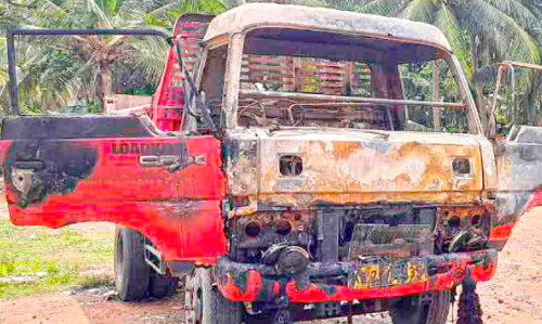 കുയ്യാലി പുഴക്കരയിൽ നിർത്തിയിട്ട ടിപ്പർ ലോറികൾക്ക് തീയിട്ടു