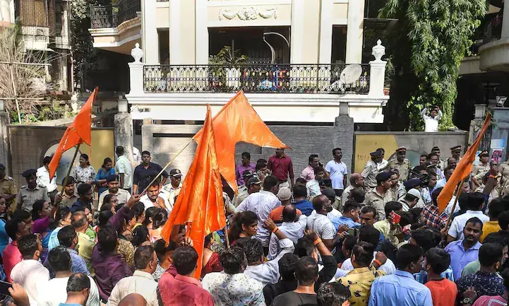 മാതോശ്രീയിൽ തൊട്ടുകളിക്കരുതെന്ന് ശിവസേന; രാവണ രാജ് ആണെന്ന് ബി.ജെ.പി