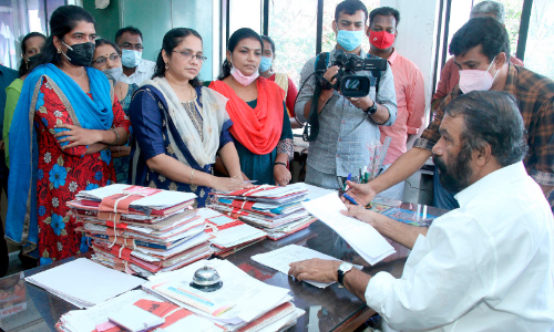 ഹയർ സെക്കൻഡറി മേഖല ഓഫിസിൽ മന്ത്രിയുടെ മിന്നൽപരിശോധന